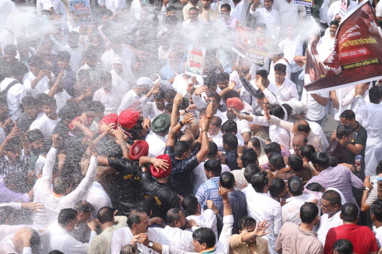 Gehlot, Jully, Randhawa detained in protest march to ECI office, police use water cannons (1).jpeg