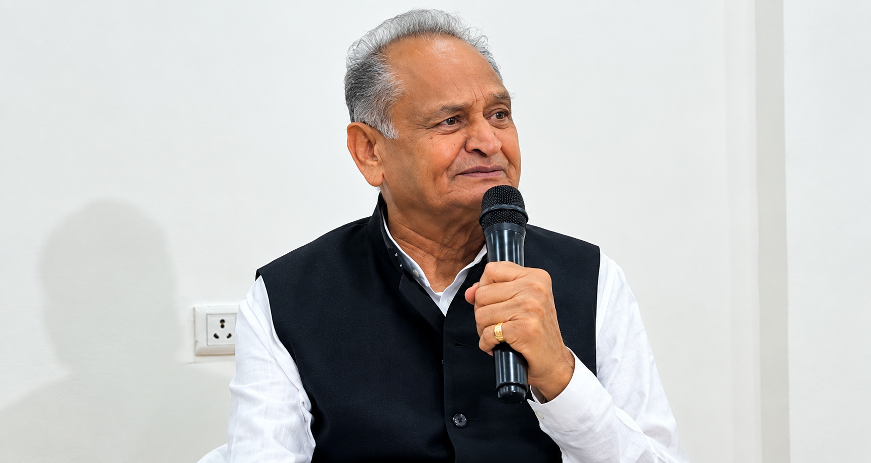 Ashok Gehlot addresses media (4).png