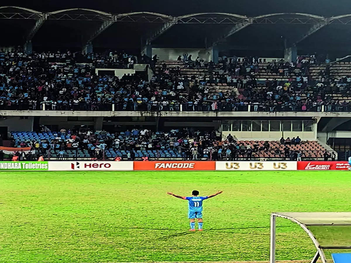 Buy Bengaluru FC: Sunil Chhetri - I'm Going Nowhere - Fan Edition