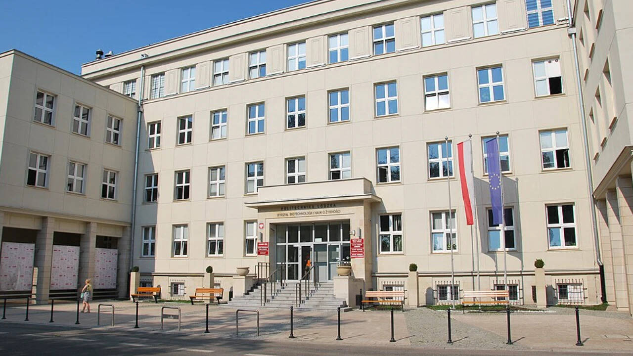 The test performed in 2016 took place in a small subsonic wind tunnel of the Institute of Turbomachinery at Lodz University of Technology.