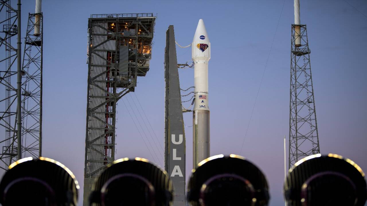 ルーシー宇宙船を搭載した United Launch Alliance Atlas V ロケットの画像。