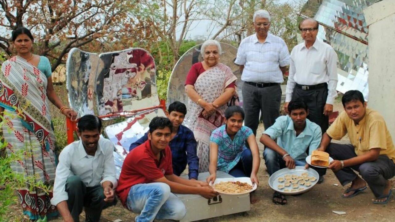 Training thousands, one solar cooker at a time. Image credits: The Better India<br>