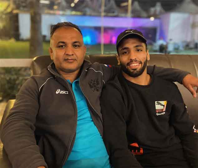 Sujeet Kalkal with his father (Photo/special arrangements)