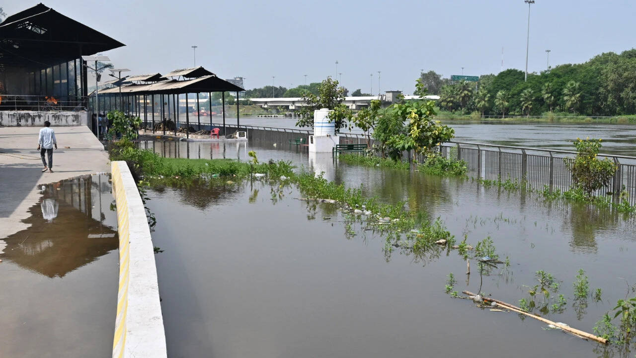 Rising Gomti levels at Baikunth Dham area of the Lucknow