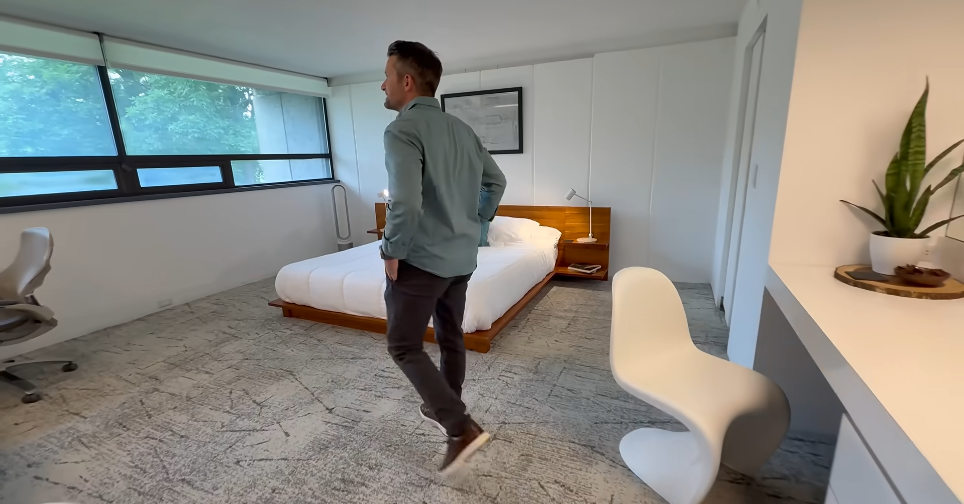 ​The home's concrete walls and surrounding earth provide thermal mass, helping maintain a more stable indoor temperature throughout the year.