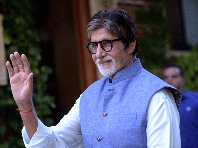 Amitabh Bachchan gives a special gift to help out with Versova beach clean-up