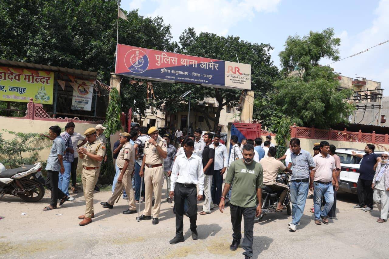 Tourist Guide at Amber was stabbed  by two persons on Monday over a dispute of taking the Jeep upto Amber fort (7).jpeg