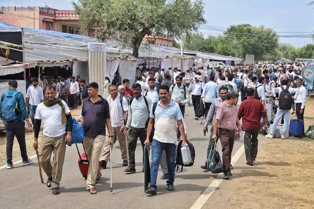 Polling parties dispatched from Bhawani Niketan ahead of JMC election (2).jpeg