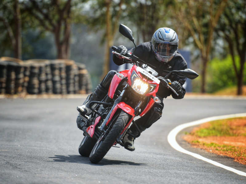 Tvs Apache Rtr 160 Review 18 Tvs Apache Rtr 160 4v Review Looks Meaner Goes Faster Times Of India