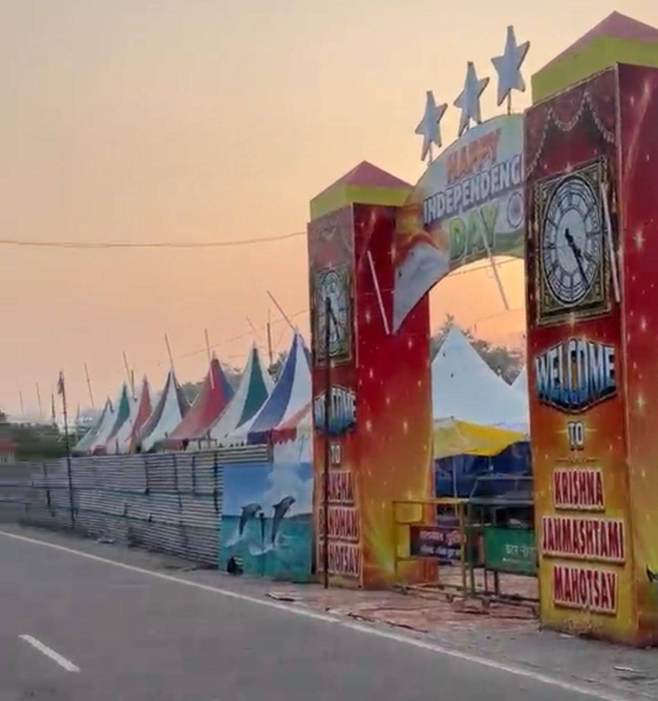 Gr Noida Mihir Bhoj park encroachment.jpg
