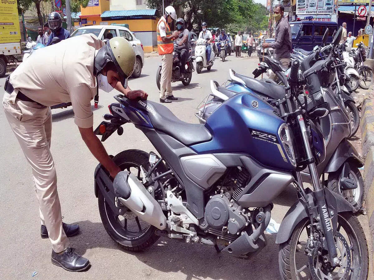 No parking in front of gate - Vimarsana News