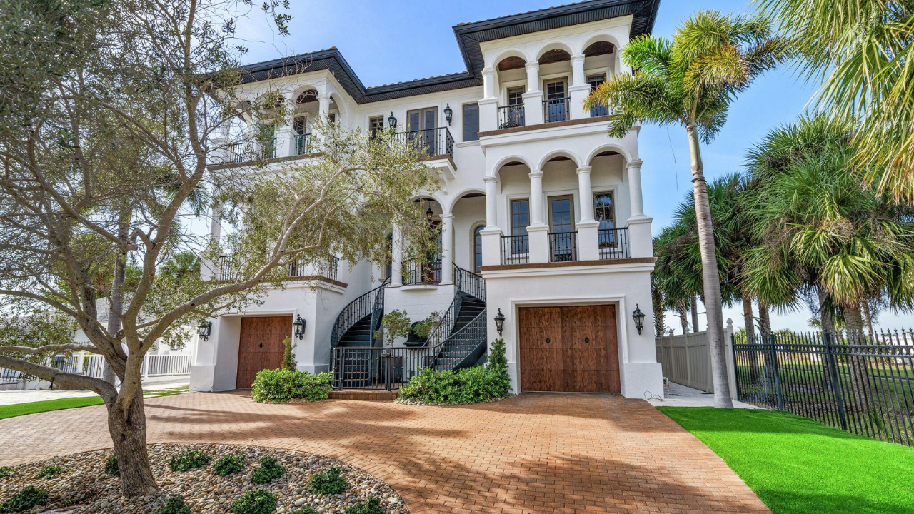 Hulk Hogan bought the Clearwater Beach mansion in 2012<br>