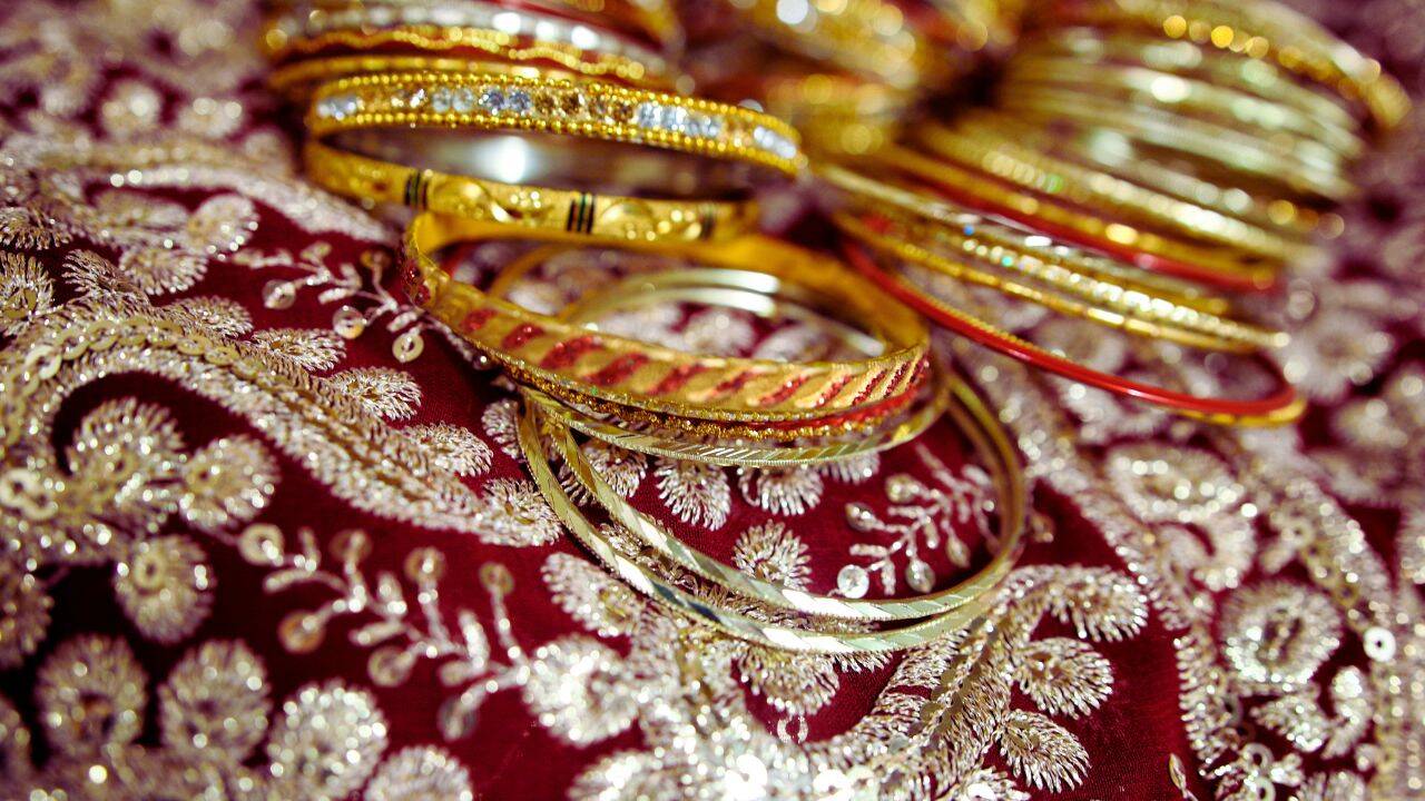Shopping for Indian weddings is herculean (Canva)