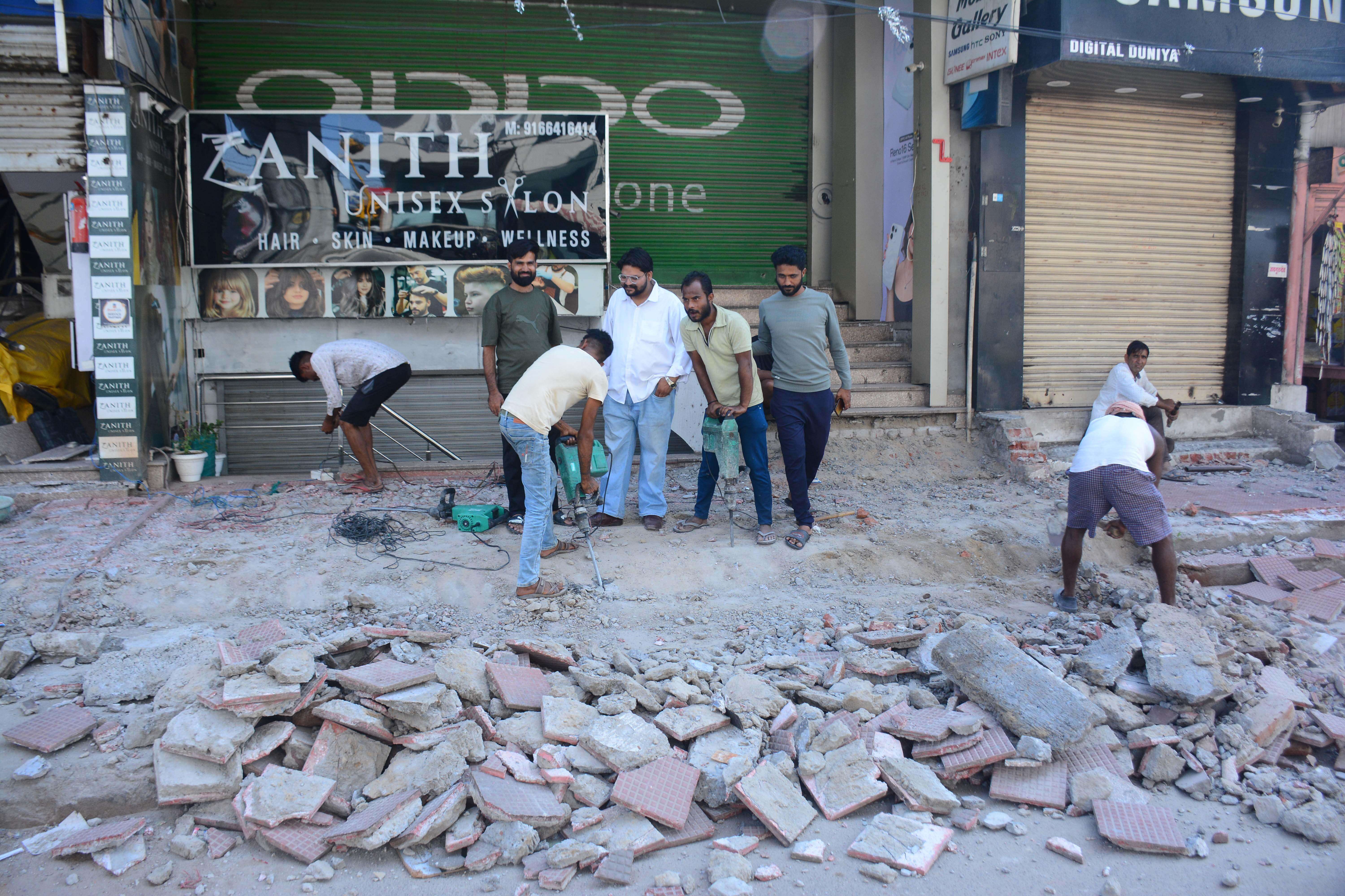JDA initiates demolition drive on New Sanganer Road (6).jpeg