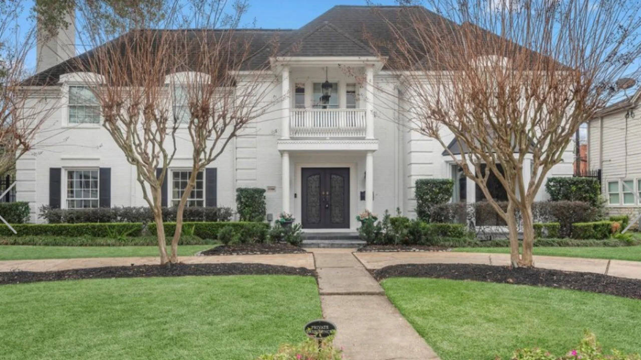 Beyonce's childhood home (Photo: Houston Association of Realtors)
