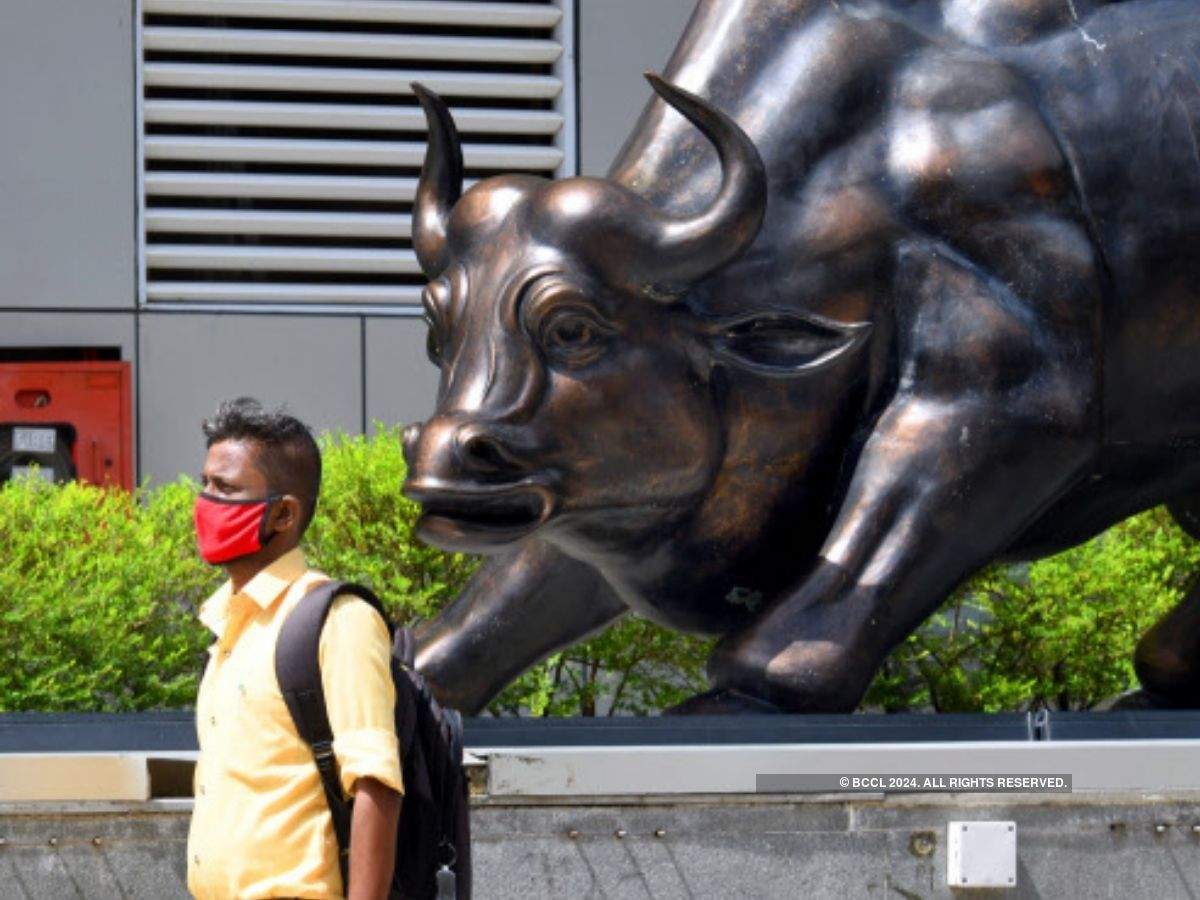 Sensex tumbles 984 points on covid worries, banking scrips hit