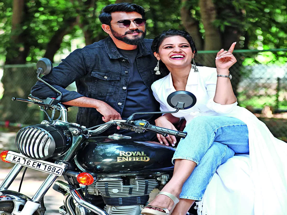 Couple Posing on Motorcycle · Free Stock Photo