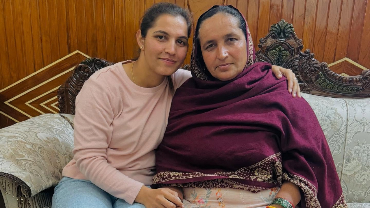 Neeru Dhanda’s mother Sudesh Devi learnt about her daughter’s Asian Games gold while heading to collect BPL ration.<br>
