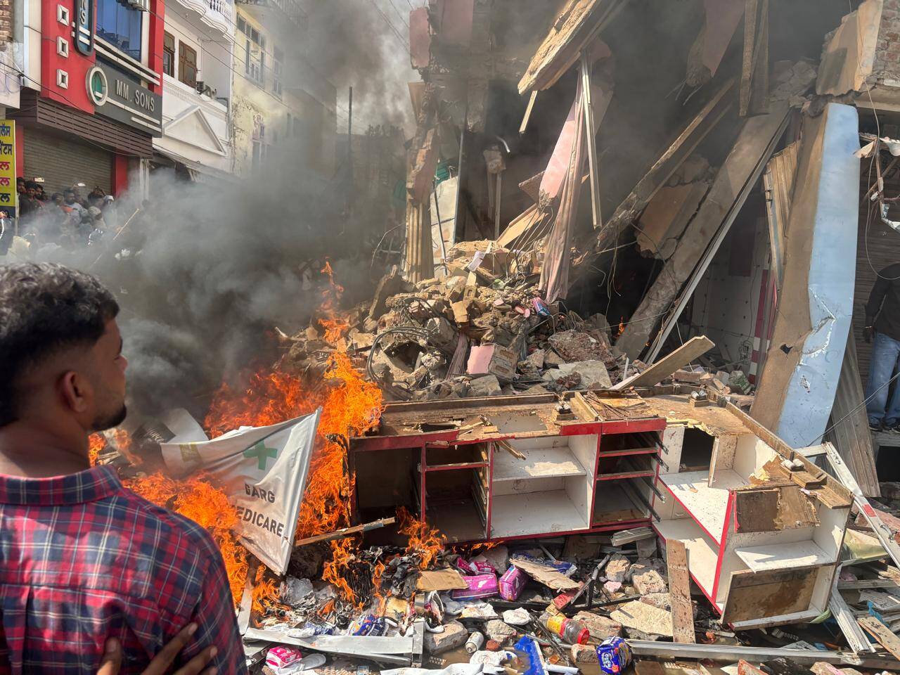 Locals set the accused's shop on fire<br>