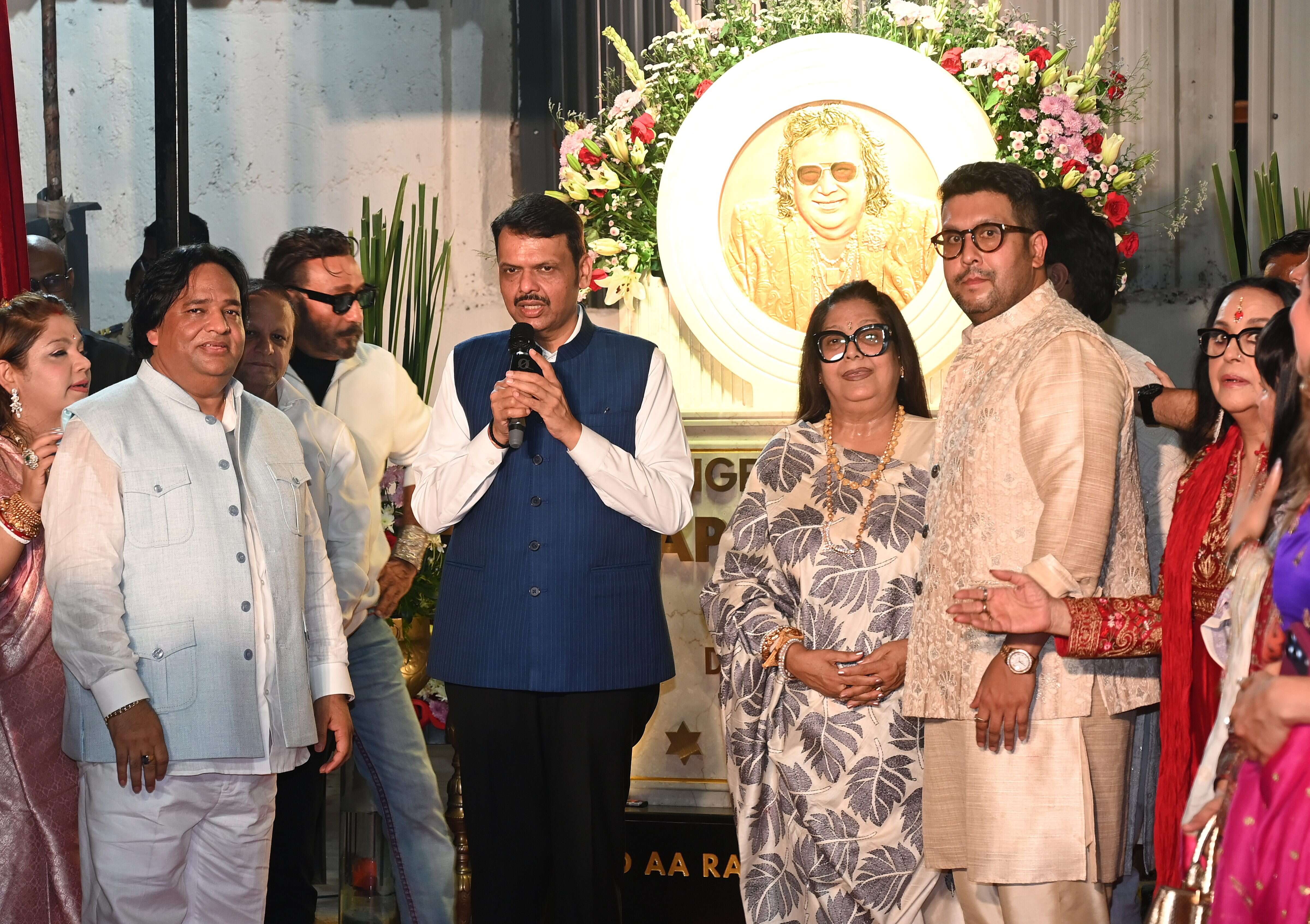 CM Fadnavis at Bappi Lahiri Marg naming ceremony