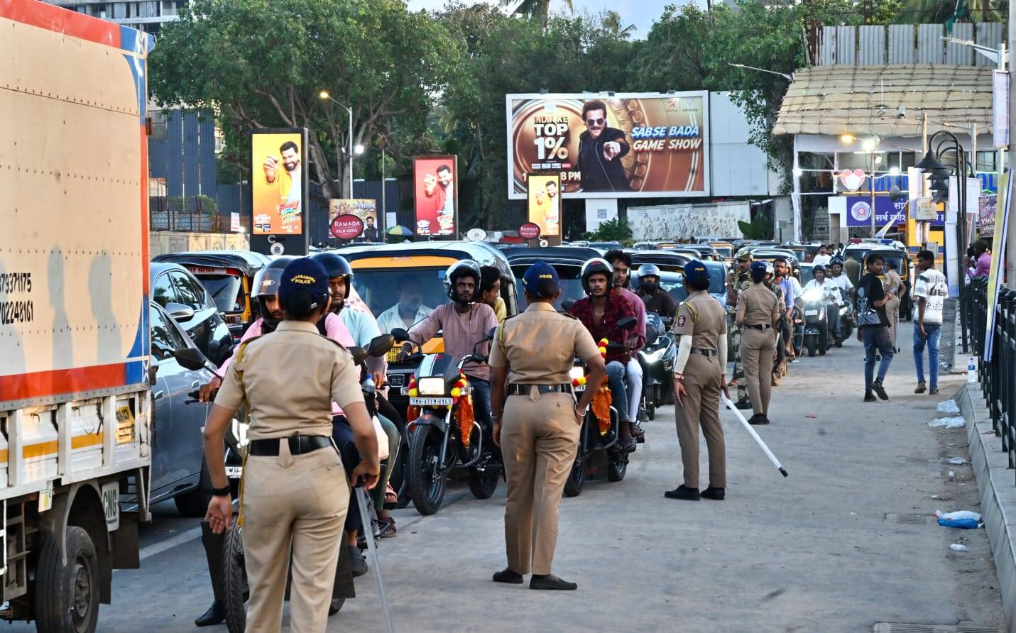 Police personnel manage traffic and crowds ahead of Ganpati Visarjan celebrations (Representative image, credit: Uma Kadam)