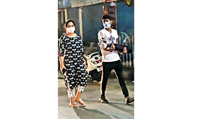 a patient’s kin carries a cylinder to the hospital