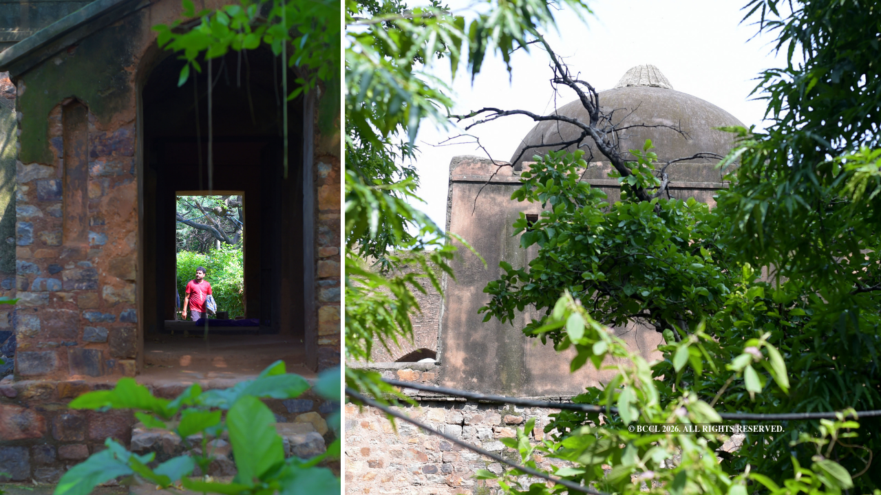 Chauburja Mosque inside the Kamla Nehru ridge