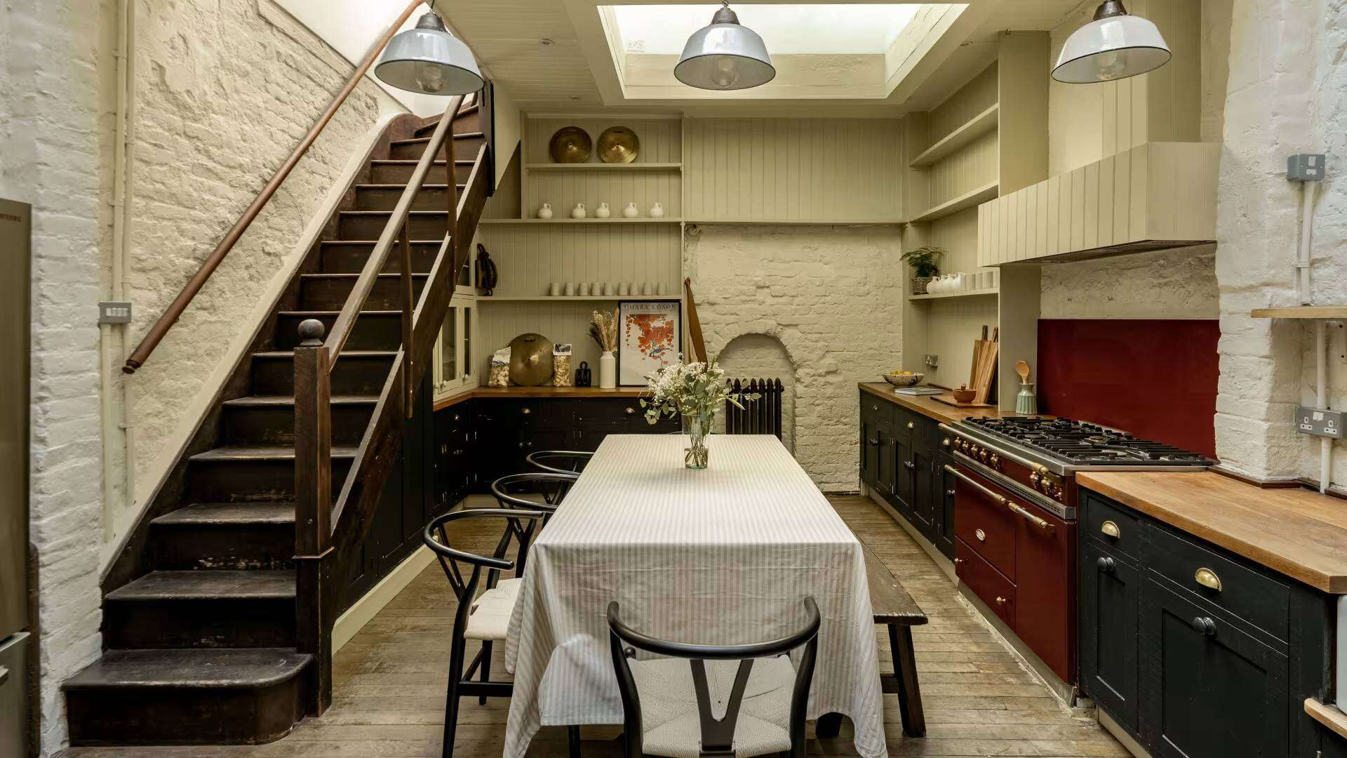 The 1740s Soho townhouse where Johnny Depp pursued his painting passion<br>