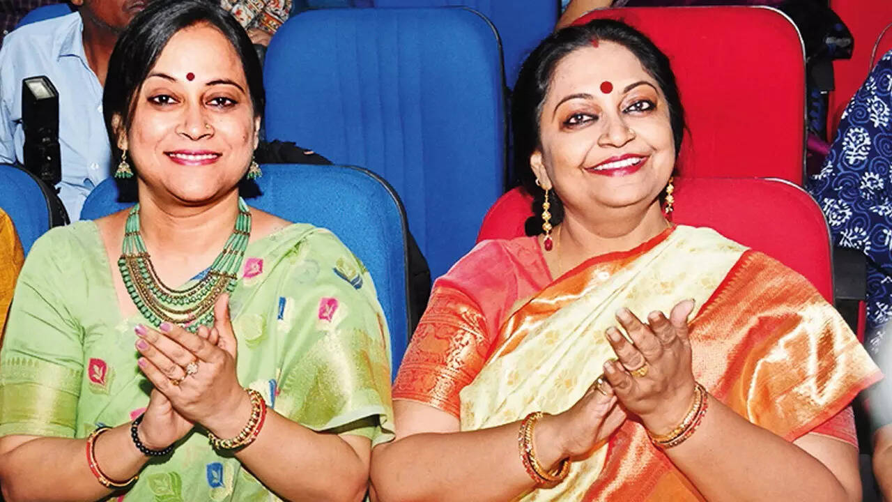 Dr Ruchi Khare (L) and Prof Srishti Mathur