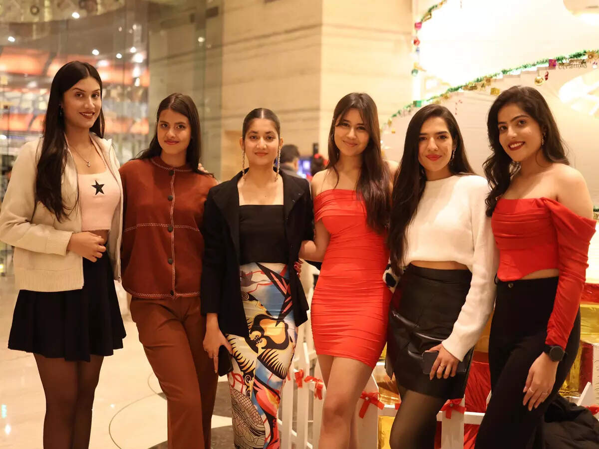 Guests enjoyed cake mixing ceremony in a city hotel
