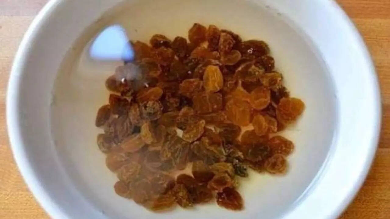 Swelled Raisin Soaked vs. dried raisins: Decoding health benefits - Times of India