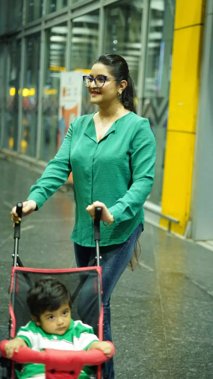 Felu Bakshi inside