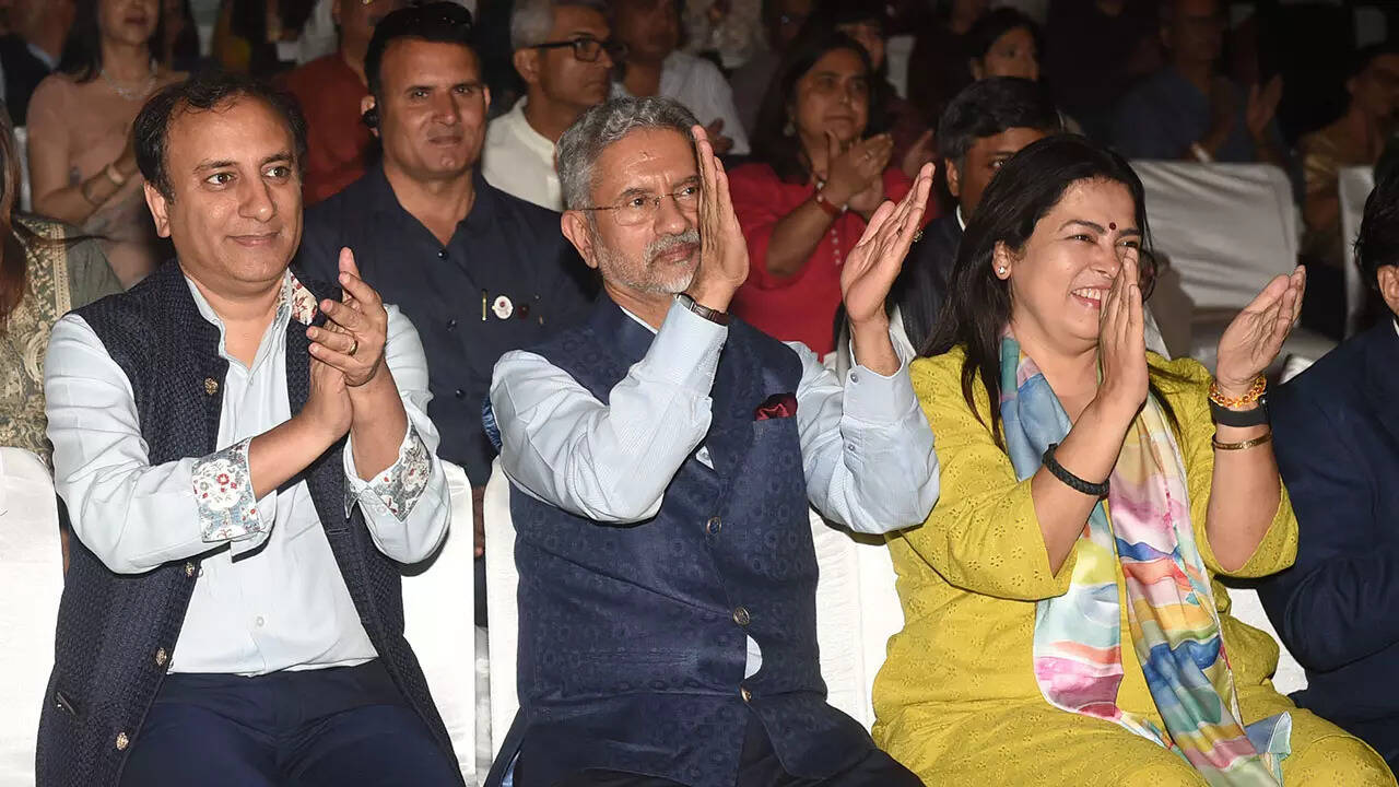 Puneet Dalmia, External Affairs Minister S Jaishankar and Union Minister of State for External Affairs and Culture Meenakshi Lekhi (L to R)