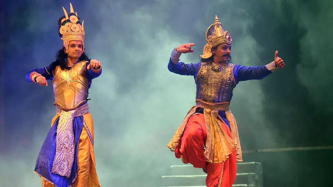 Elaborate costumes and perfectly choreographed acts describing scenes from the battlefield of Kurukshetra kept the viewers spellbound