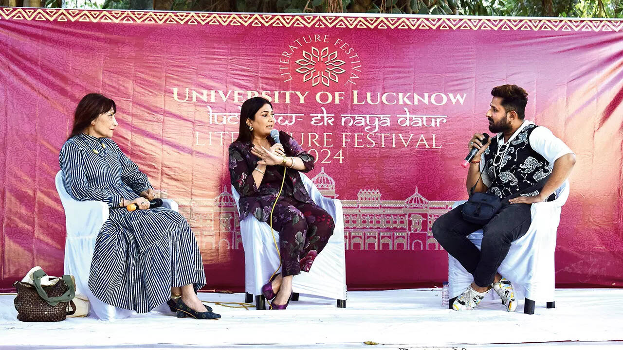 (L-R) Sathya Saran & Lubna Salim in conversation with Prateek