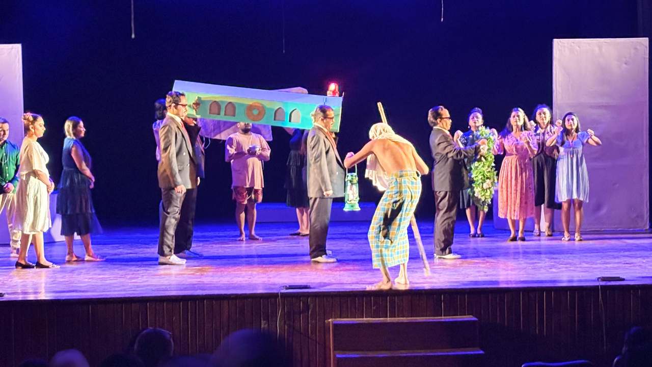 Shah Jahan's body at the end of the play