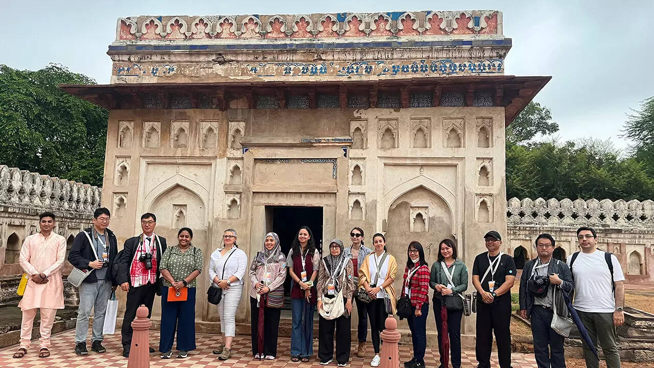 Delegates visit the Mehrauli Archaeological Park