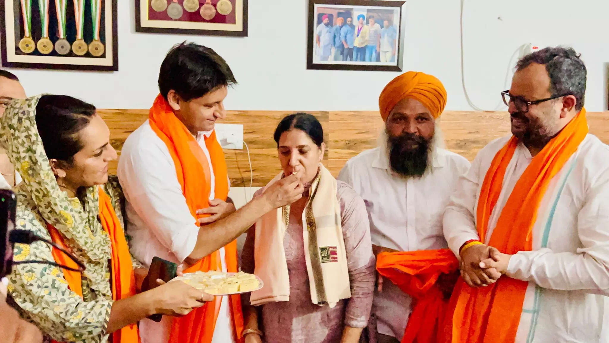 ​Hooda went to the house of Sarabjot Singh at Dheen village in Ambala and met his parents, grandmother and other family members.