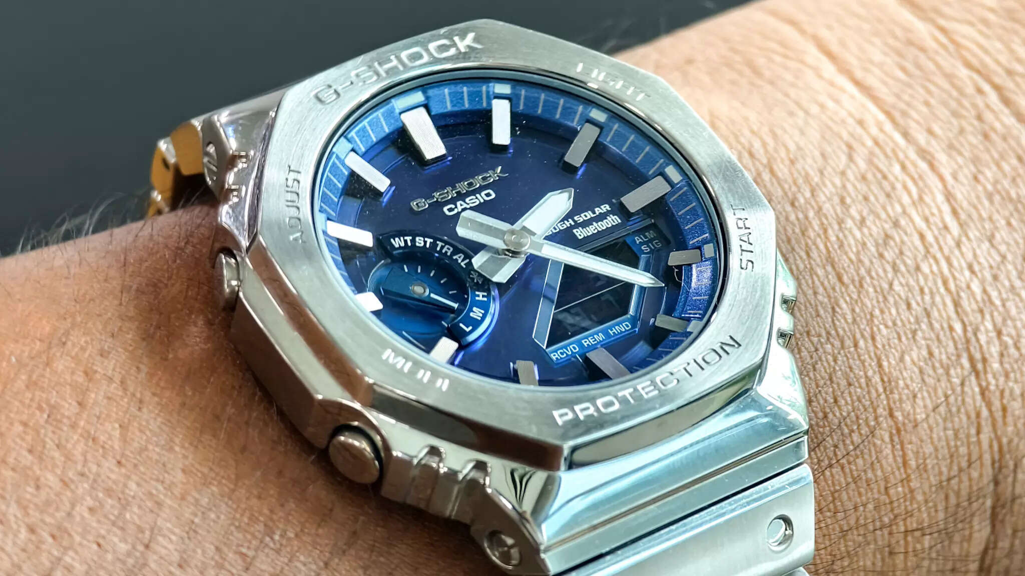 The watch has the very-rugged casing that G-Shock is known for