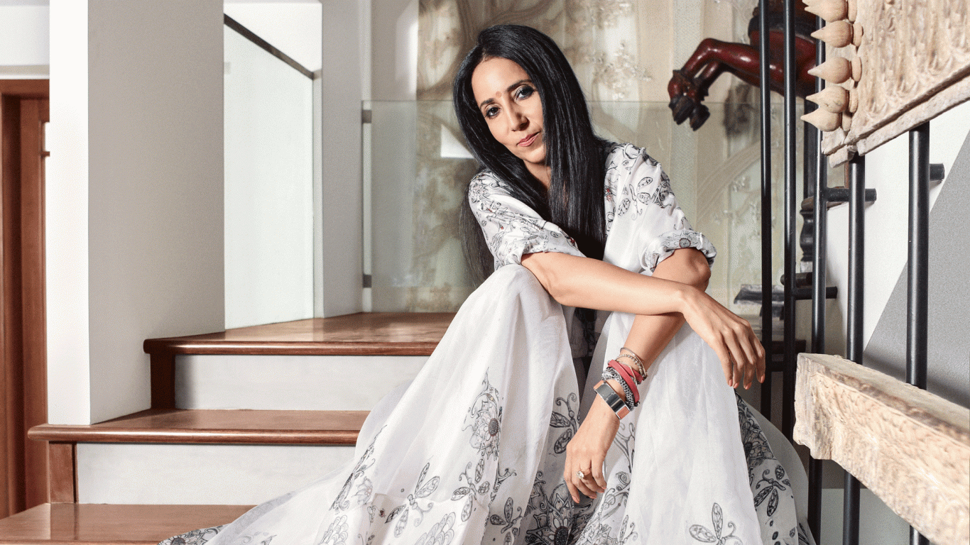 anamika-khanna-1366x768