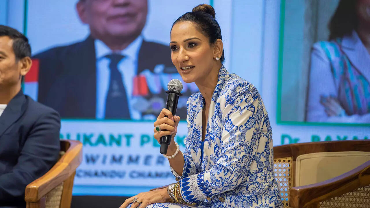 Influencer Harpreeth Suri moderated one of the panel discussions