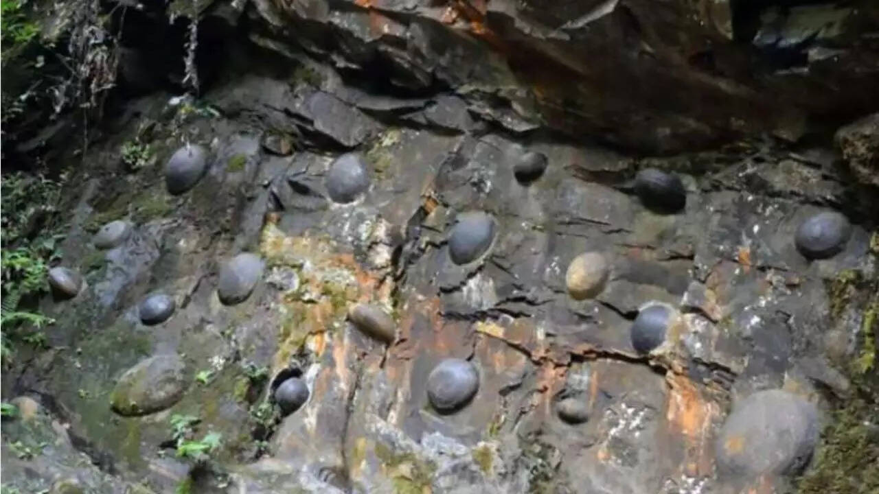 Mysterious Stone egges, visible on the cliff
