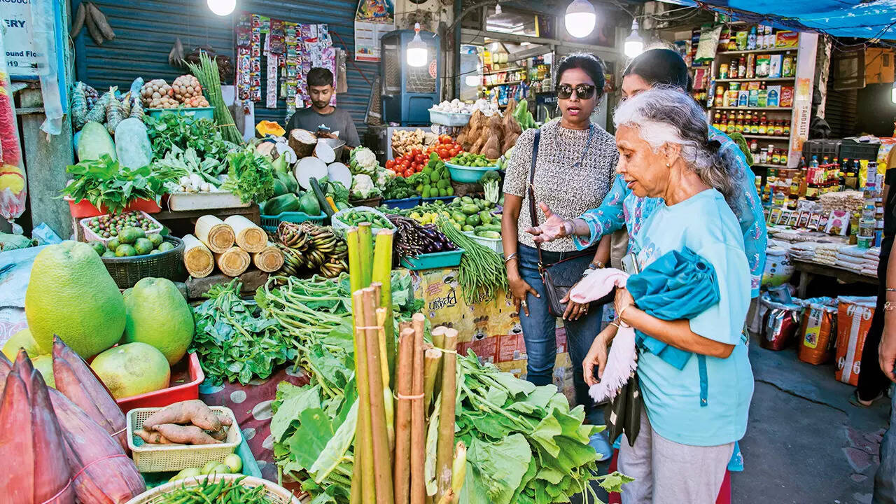 Participants are also taken on a tour of CR Park Market-1 to provide a taste of the culinary culture of Bengal during pujo