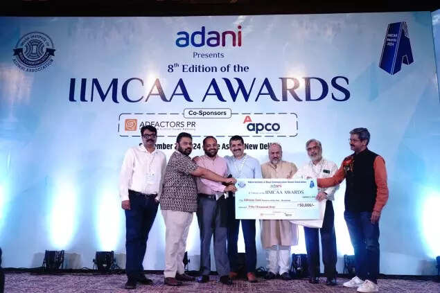 Abhinav Goel receives Reporter of the Year (Broadcast) award