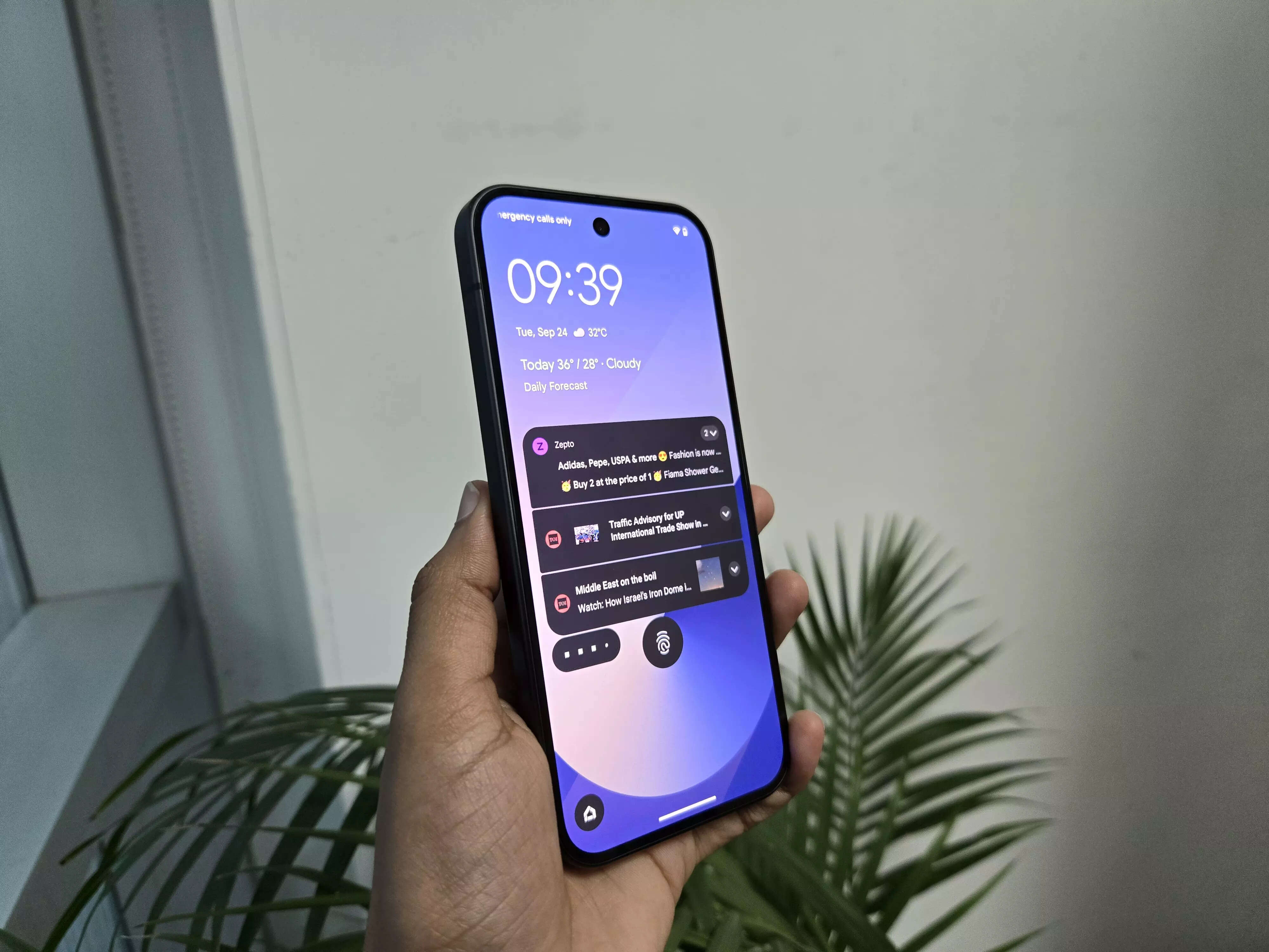 Google Pixel 9 display