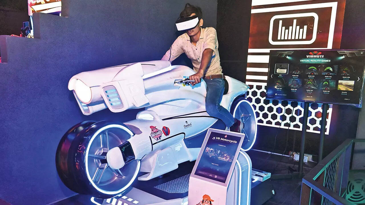 Manas Jaiswal experiencing the thrill of a virtual high speed bike race