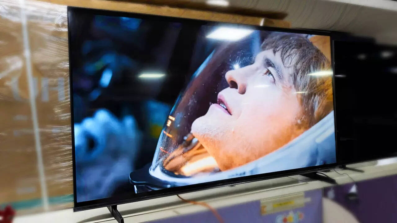 Hisense E6N Smart TV display