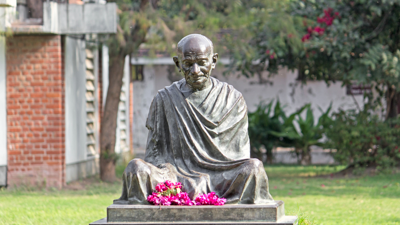 Gandhi (1)