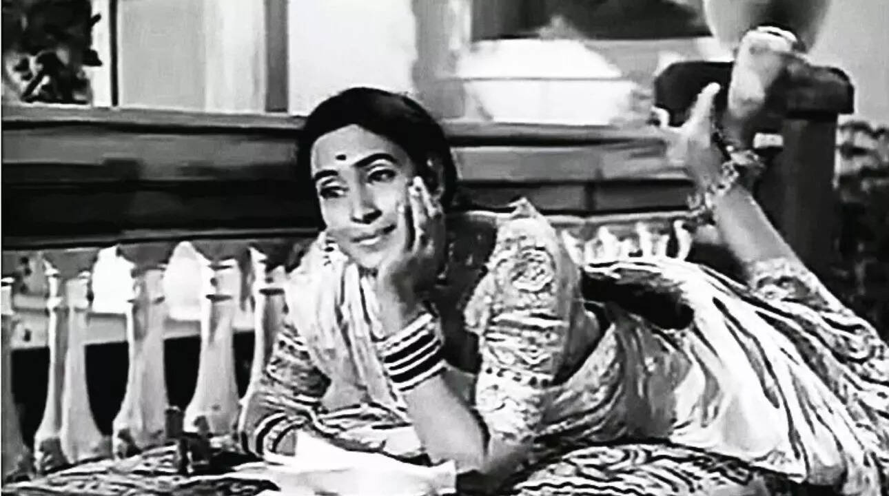 Phool Tumhe Bheja Hai Khat Mai