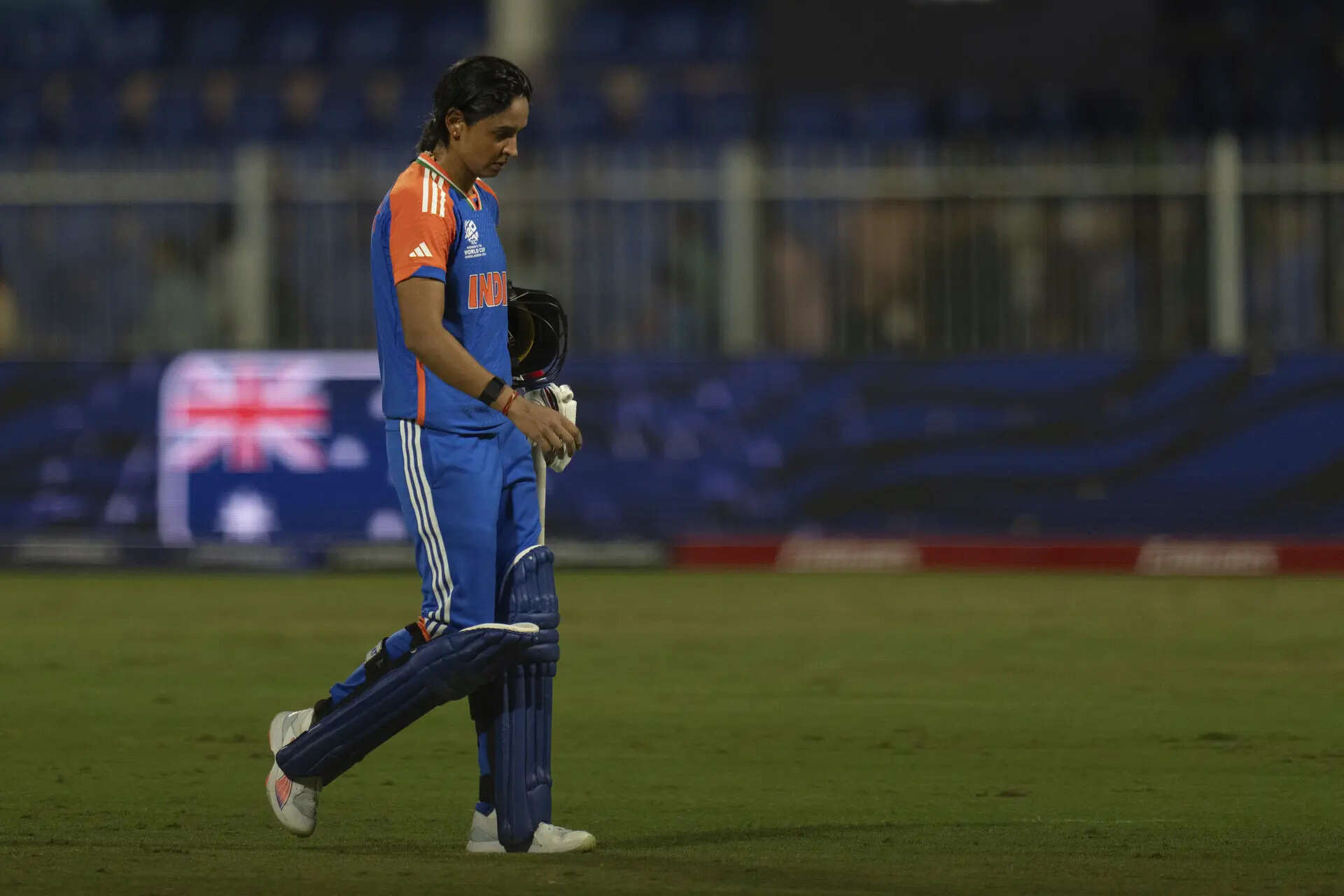 Australia takes 4 India wickets in last over to reach knockout stage at Women’s T20 World Cup